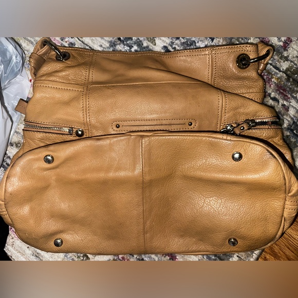 B Makowski Gold Yellow leather hobo bag - Picture 3 of 5